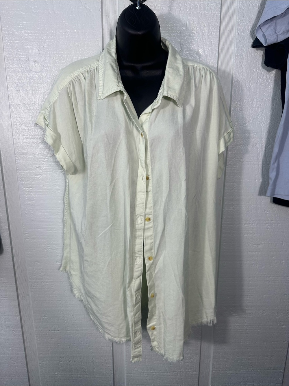 Wonderly Women’s Ivory Button Down Top Size 1X EUC